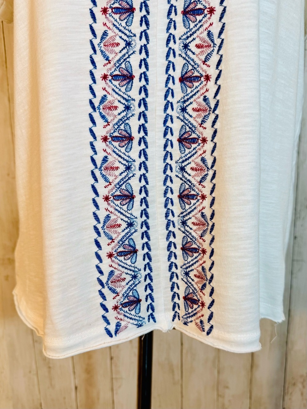 Knox Rose Embroidered Boho Tee | White Short Sleeve Top | Medium - Picture 3 of 10
